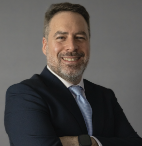 Fotografía de perfil corporativo medio cuerpo del doctor Juan Bautista Carrero